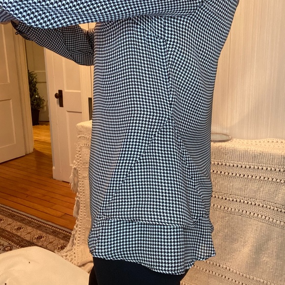 Banana Republic Black/White Houndstooth Blouse with Side Flounce Detail, Size S - Picture 4 of 6
